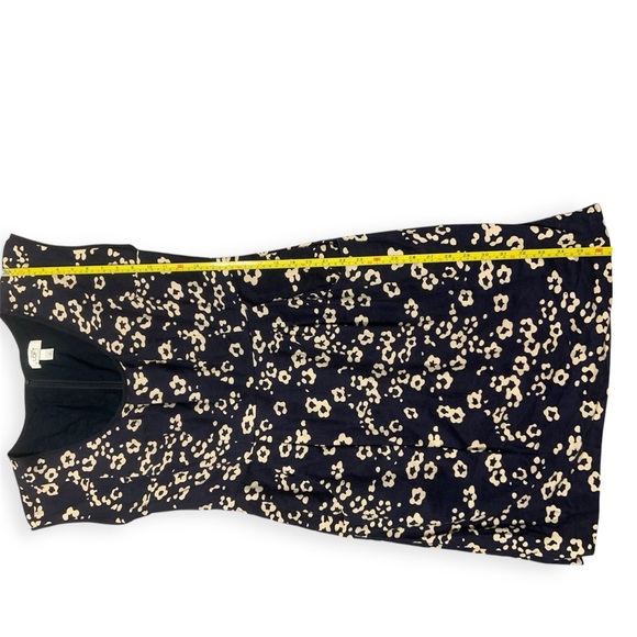 LOFT Neutral Daisies Cap Sleeve Pleated Scoop Neck Dress W/ Pockets size 10 - Picture 2 of 7